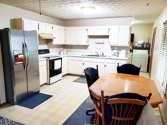 4th image of 3625 Poinsettia Dr