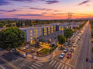 18900 Parthenia St #402, Northridge, CA 91324