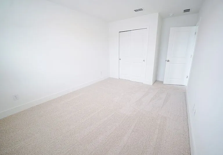 128 Kingswood Cir — Photo 33