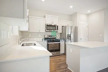 4 Beds and 2.5 Baths Single-family Home Available for Rent! — Photo 3