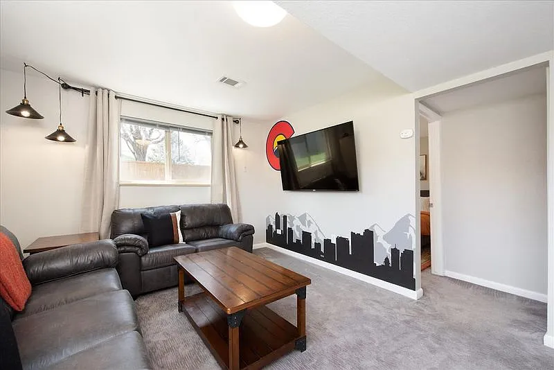 3 bed, 1400 sqft, $3,000 — Photo 2