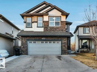 3671 8th St NW, Edmonton, AB T6T 0S4