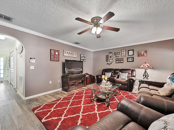 3rd image of 11563 Hickory Oak Dr
