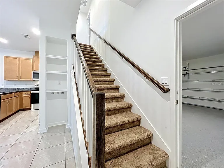 9848 Walkway Dr — Photo 18