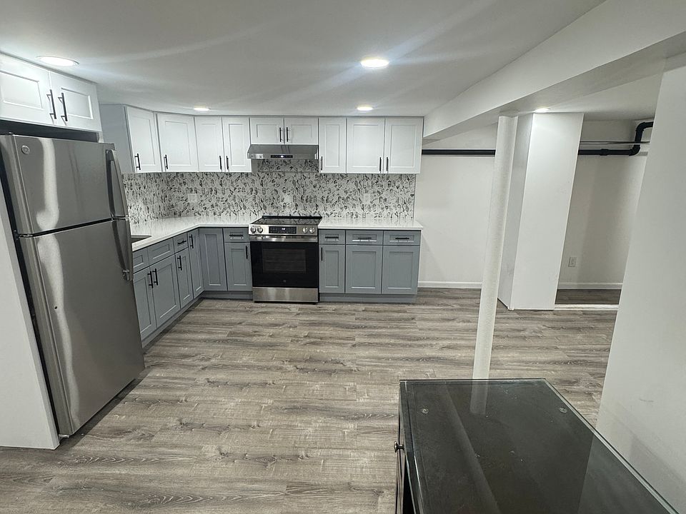 1st image of 240 Bedford Ave Floor 3