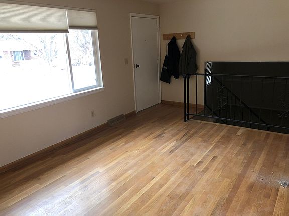 Living Room - Picture window to front of street