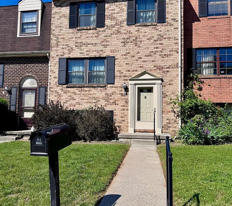 1st image of 33 Brucester Bridge Ct