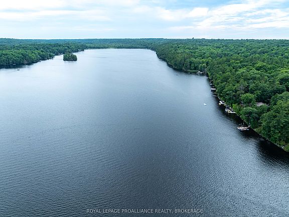 5th image of 7 Scarlett Ln