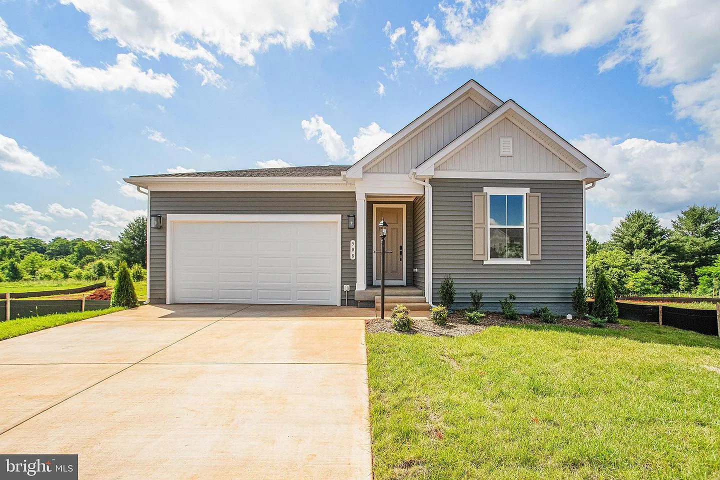 508 Aster Ln photo 1