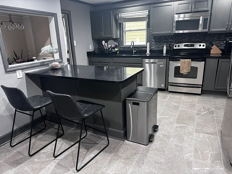 2147 Louisiana Ave — Photo 3
