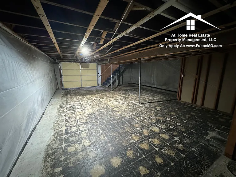 1304 Bradley Ln — Photo 25