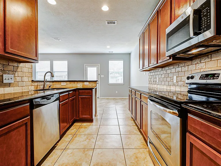 24522 Folkstone Cir — Photo 33