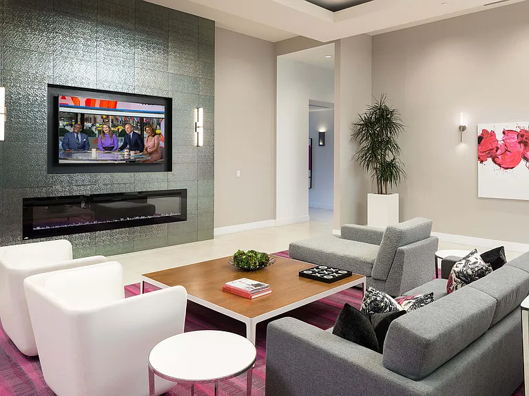Metropolis Apartments — Photo 4