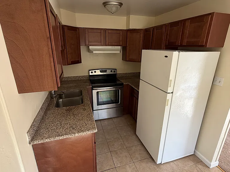 273 Macarthur Blvd #105 — Photo 2