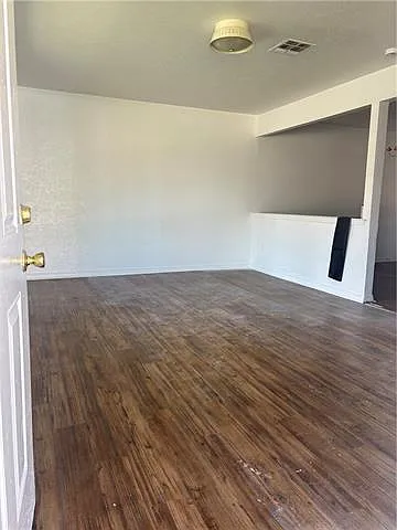 3 bed, 2.0 bath, 1300 sqft, $1,500 — Photo 2