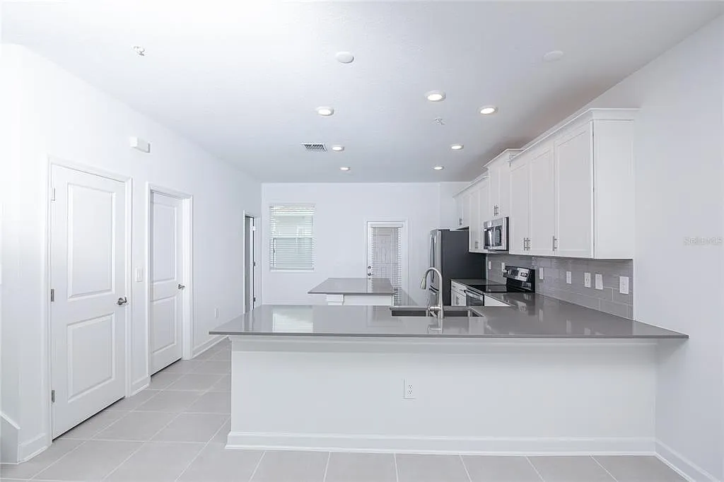 3 bed, 2.5 bath, 1636 sqft, $2,850 — Photo 4