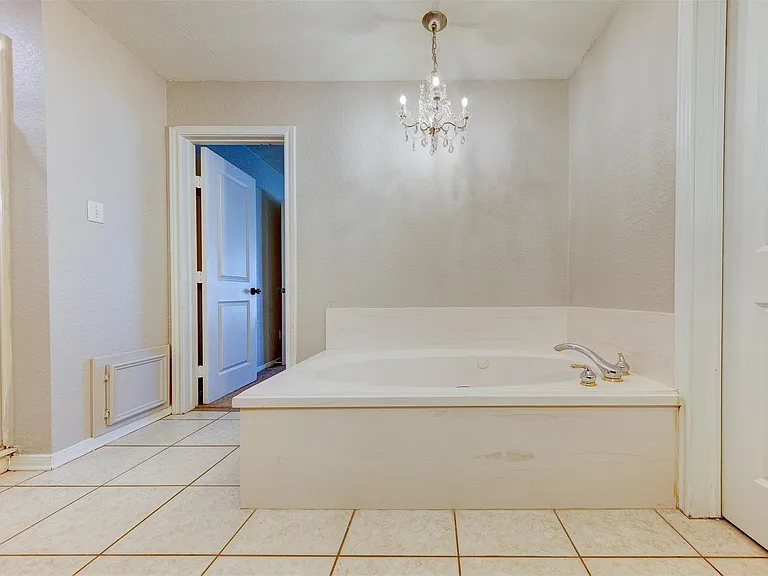 402 Live Oak Ln — Photo 24
