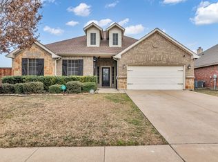 480 Commonwealth Dr, Saginaw, TX 76179