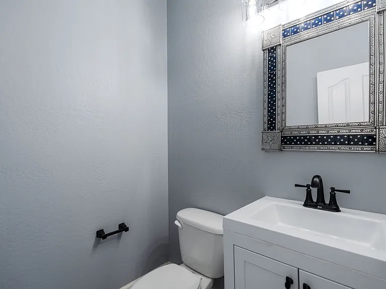 1546 E Nightingale Ln — Photo 34