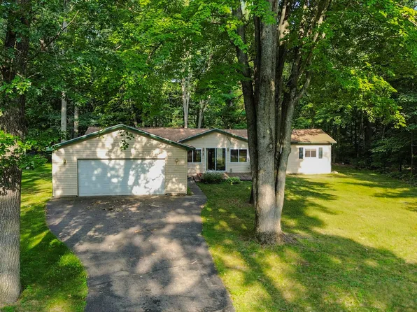 303 Radcliff Dr, Houghton Lake, MI 48629