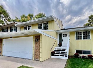 Mapleです。 7439 Old Maple Sq, Mc Lean, VA 22102 | Zillow