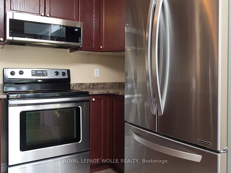 511 Victoria Rd N — Photo 9