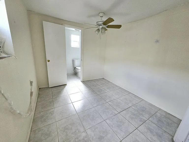 18241 NE 20th Ave — Photo 4