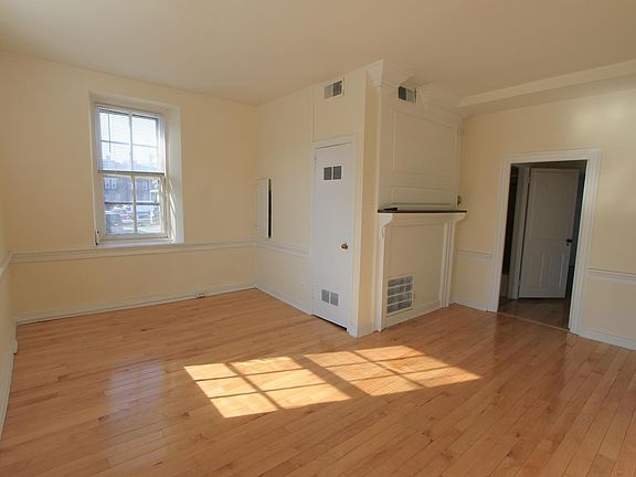 4th image of 6043 Germantown Ave APT 3