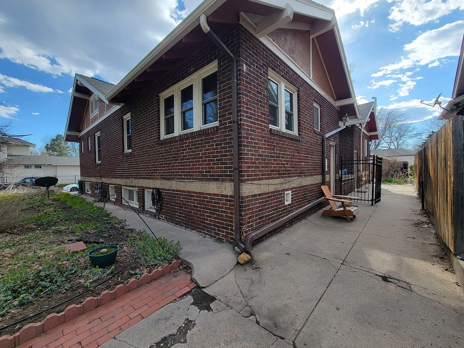 2 bed, 1.5 bath, 2100 sqft, $2,400 — Photo 2