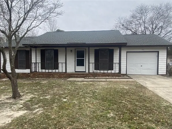 106 Bruce Ln, Spring Lake, NC 28390