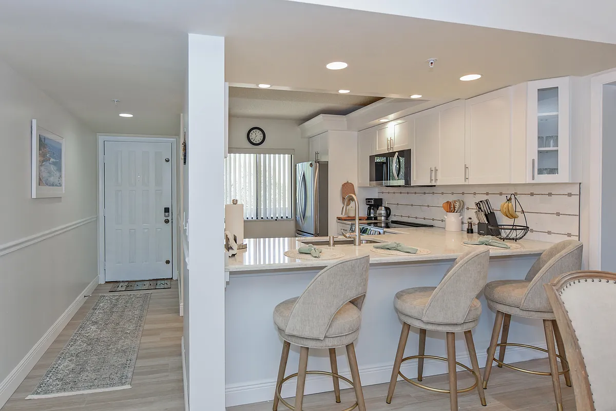 Building Photo - 901 Seafarer Cir #302