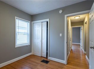 1071 Bennington Dr, Rochester, NY 14616