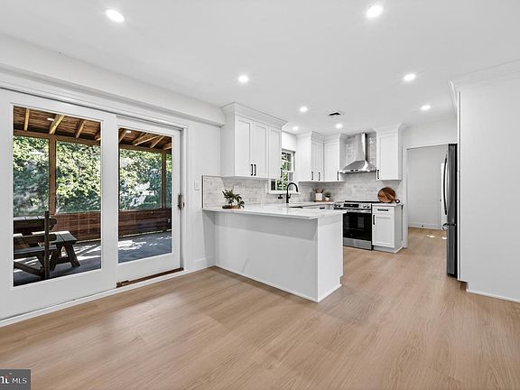 4th image of 21 Collegeview Dr
