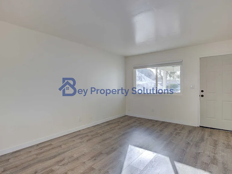142 S Rena St #H — Photo 7