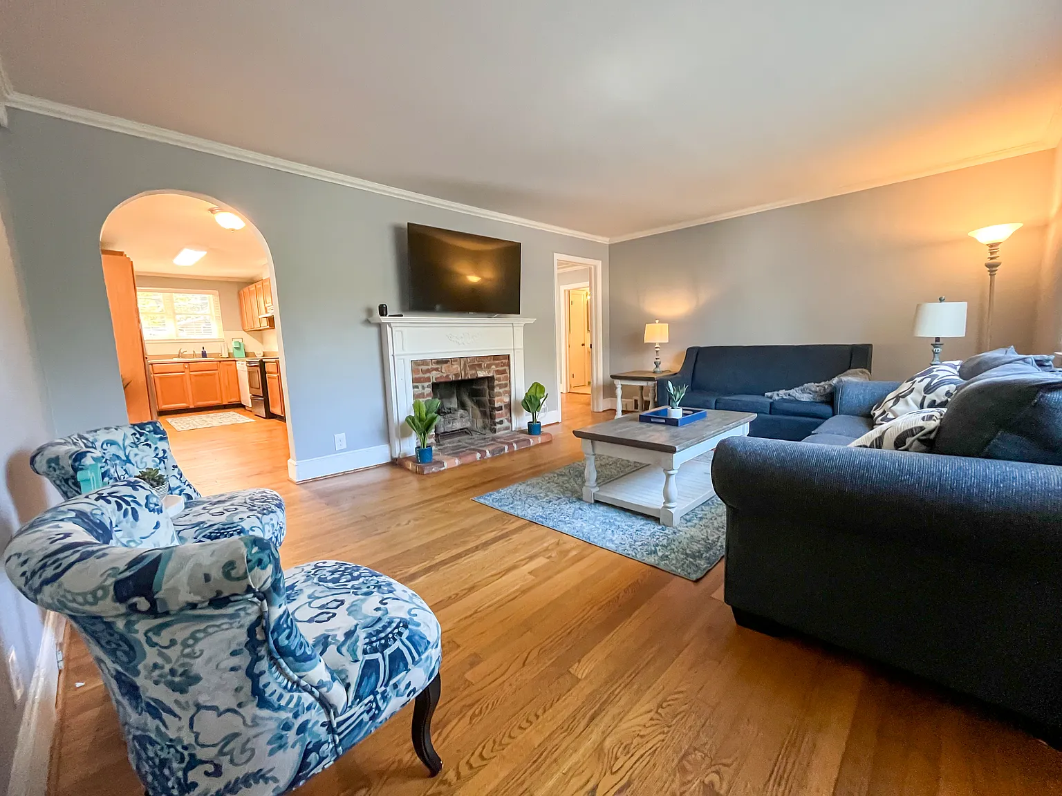 3 bed, $2,400 — Photo 3