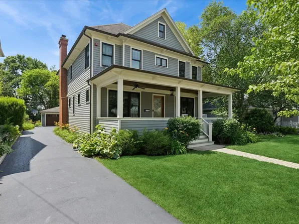 407 McKinley Ave, Libertyville, IL 60048