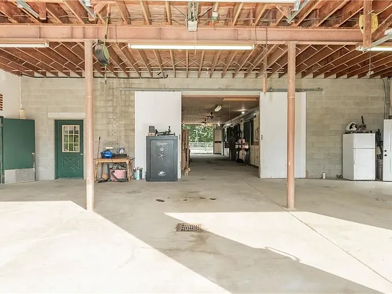 2318 Fleming Rd — Photo 24