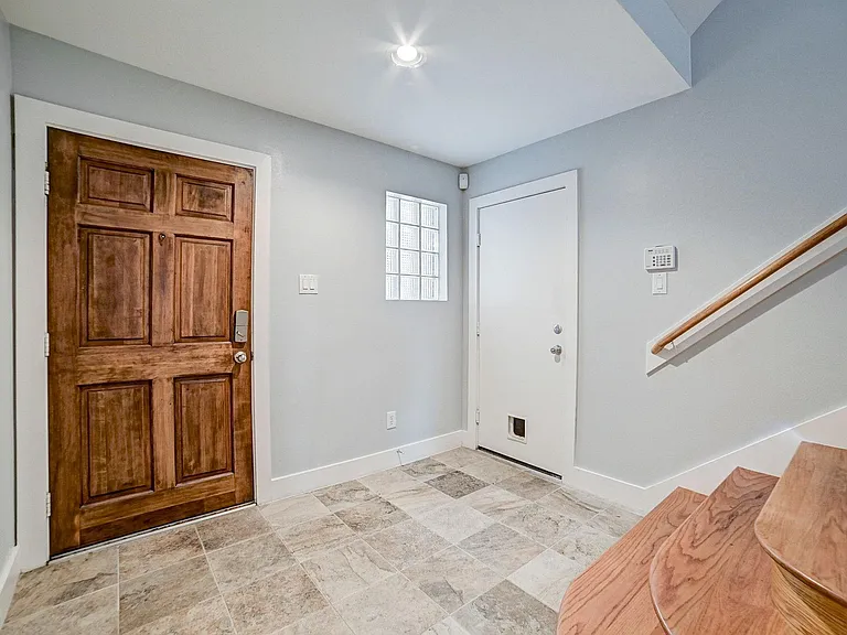 5838 Larkin St — Photo 4