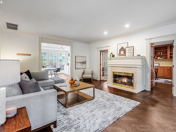 4th image of 965 S Comus St