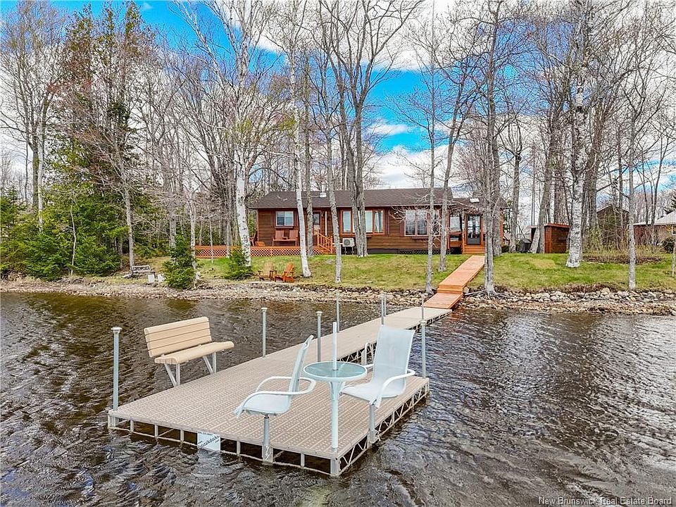1st image of 18 Lakeside Cres