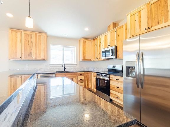 5th image of 320 Heritage Ln