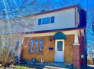 228 Gainsborough Rd, Toronto, ON M4L 3C6