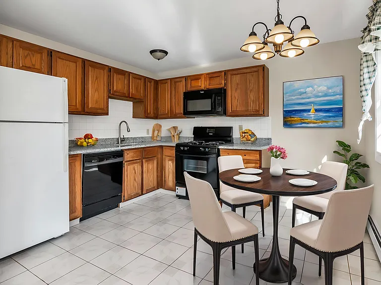 35 Fernview Ave #5 — Photo 3
