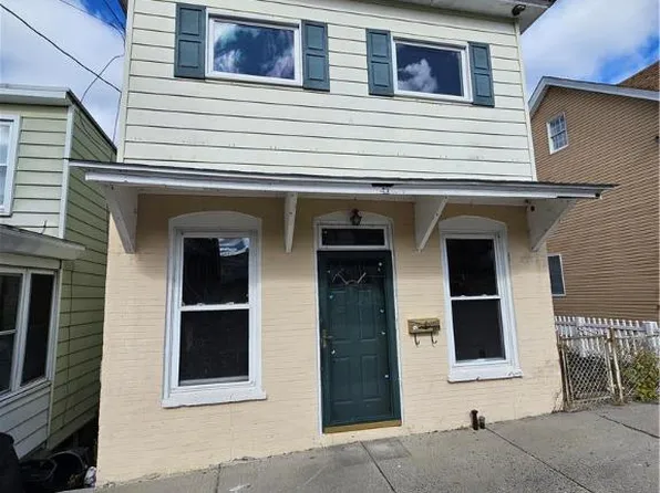 440 W White St, Summit Hill, PA 18250