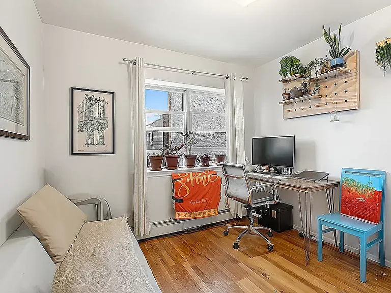 25-47 44th St #2 — Photo 4