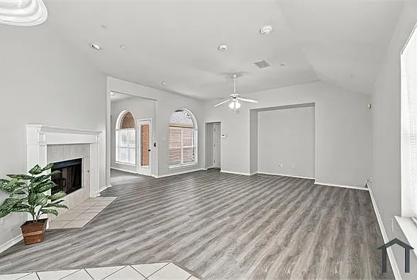 4 bed, 2455 sqft, $3,290 — Photo 4
