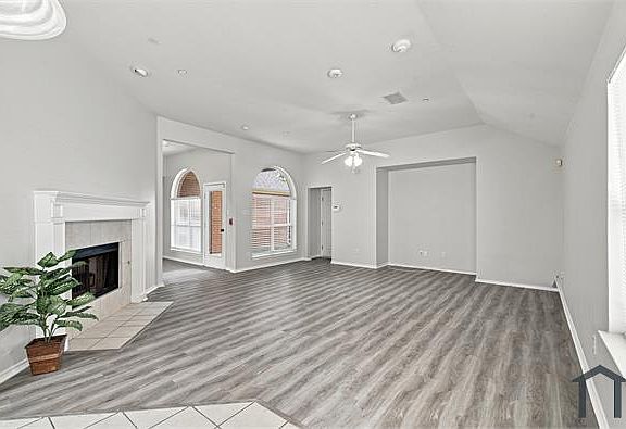 4th image of 1033 Suffolk Ln