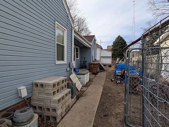 4th image of 532 Leroy St