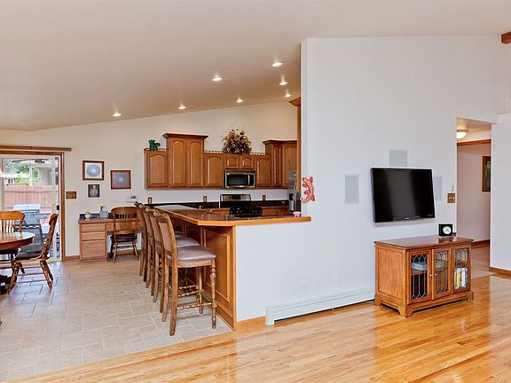 5th image of 663 Tamarron Dr