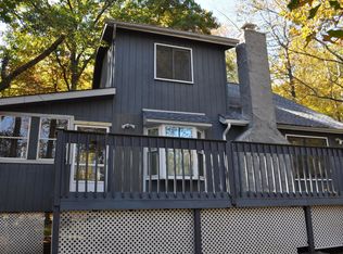 7113 Woodbridge Dr W, Bushkill, PA 18324